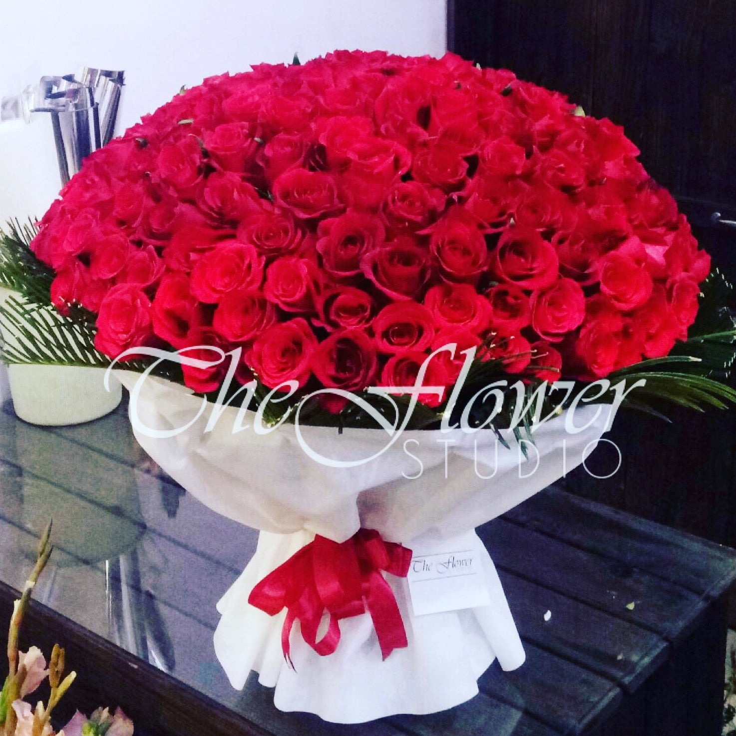 Radiance - 200 Long Stem Roses