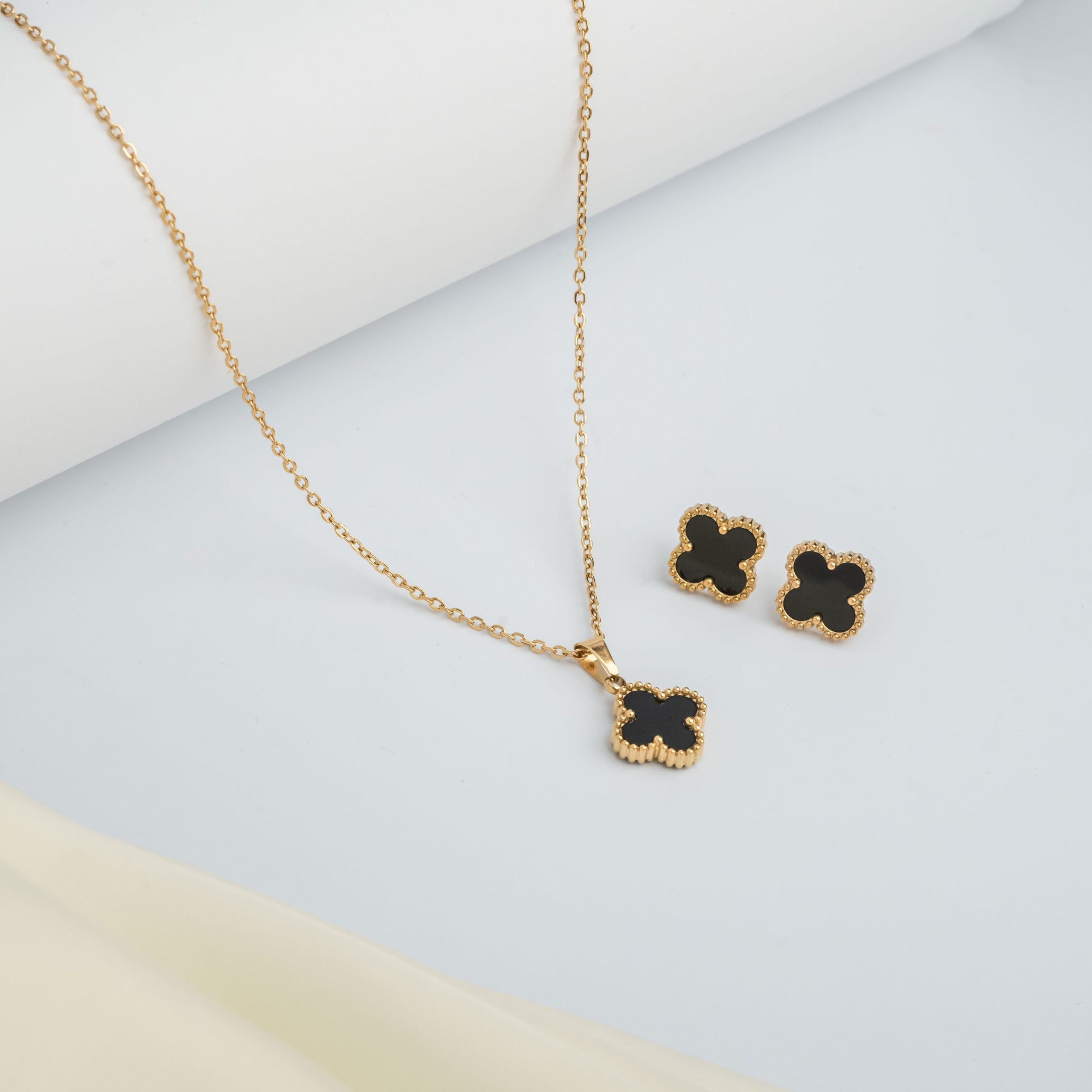 Noir Clover Set