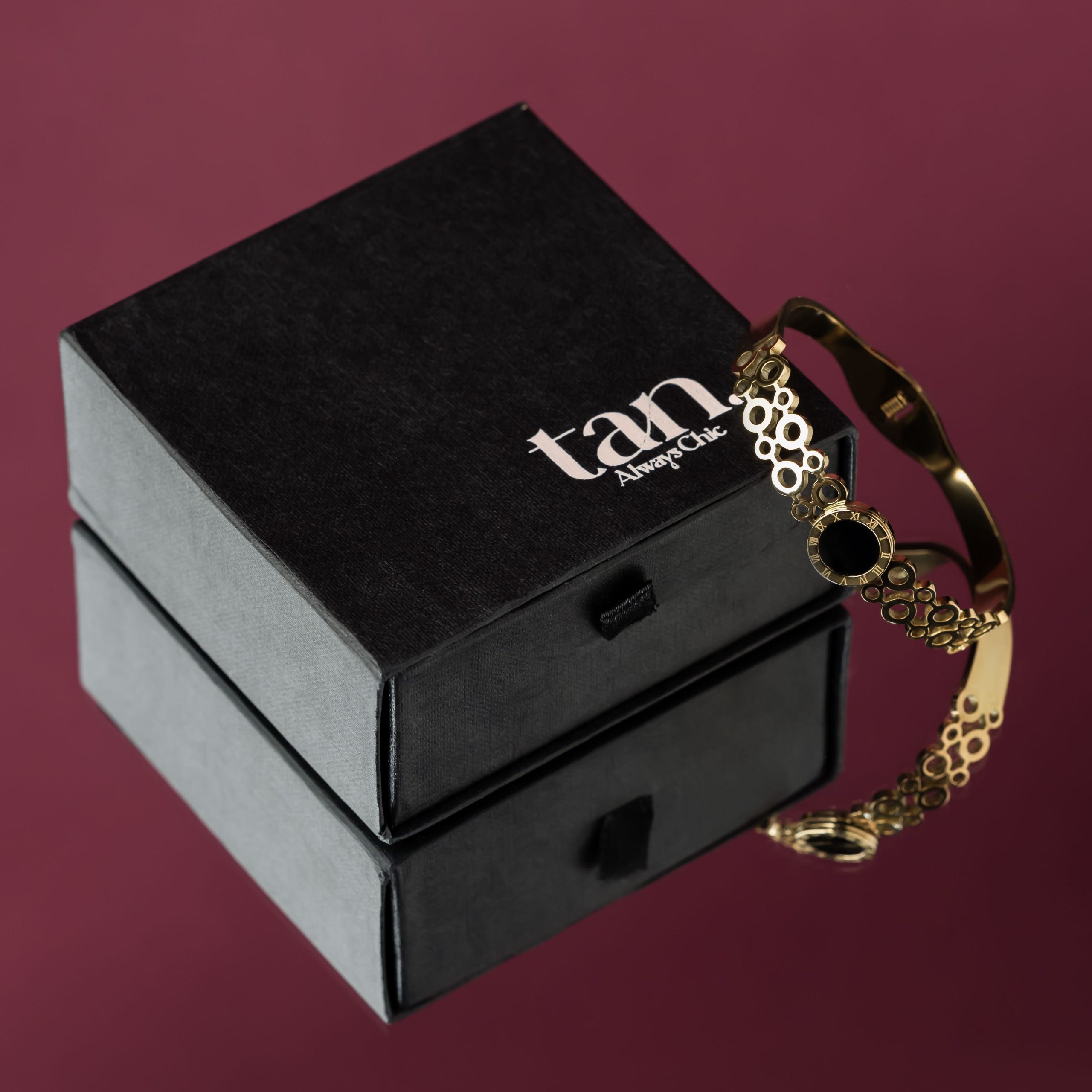 Eterna Circle Cuff