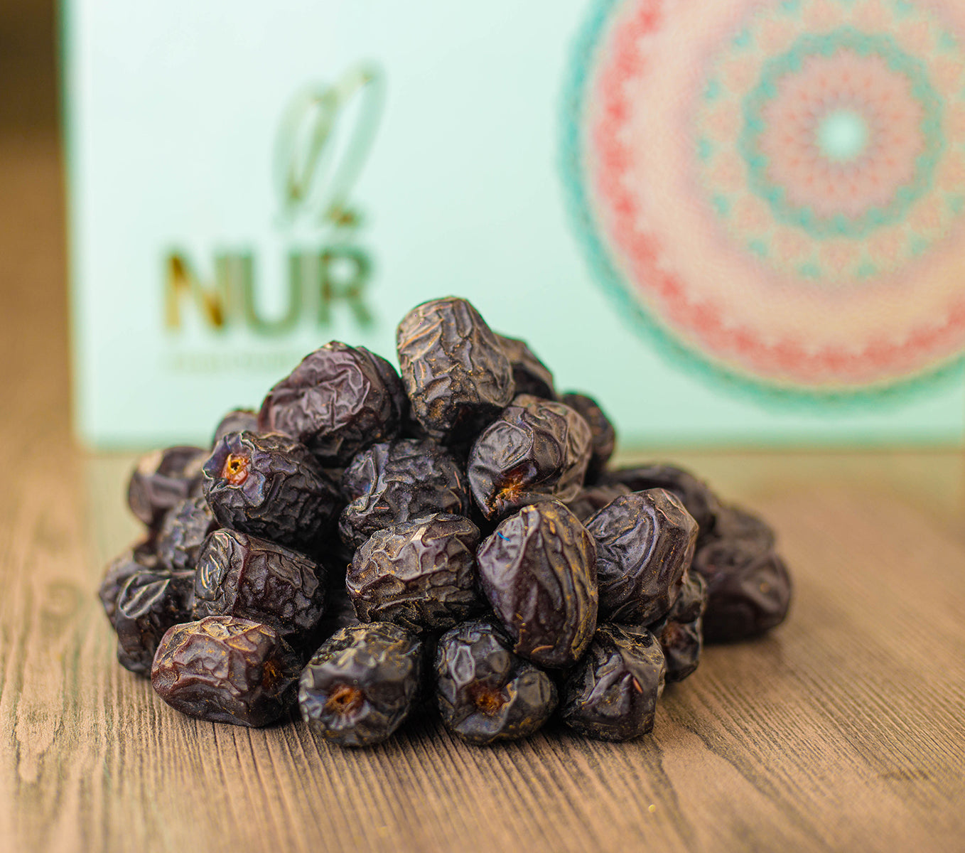 Premium Dates Box
