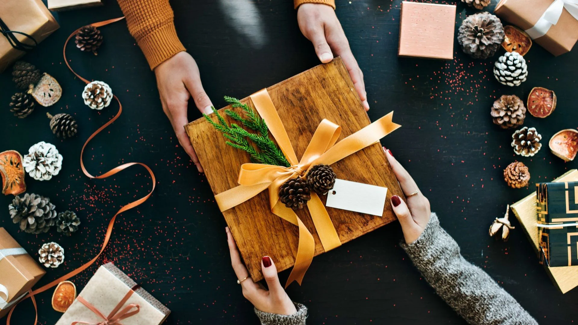 Send Gifts online in Pakistan from UK, USA and Canada with The Flower Studio